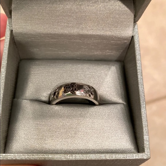 Ring - Picture 2 of 2